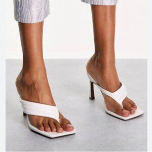 NWOT ASOS Design Herring Padded Toe Thong Heeled Sandals - White - Size 7 Wide
